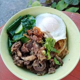 ก๋วยเตี๋ยวแห้งเอ็นเนื้อตุ๋น