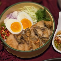 ข้าวปลากะพงทอดน้ำปลาหวาน