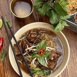 ก๋วยเตี๋ยวน้ำข้นไก่ มีเส้นเล็ก ใหญ่ หมี้ขาว บะหมี