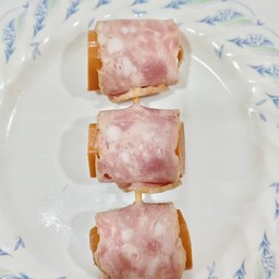 ไส้กรอกจัมโบพันเบคอน