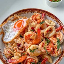 กะเพราทะเลรวม กับข้าว