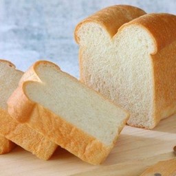 ขนมปังนึ่งไอน้ำ (2 แผ่น) + นมข้นหวาน