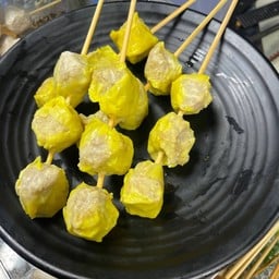 ลูกชิ้นตีสาม (เซเว่นใหม่โค้งประปา)