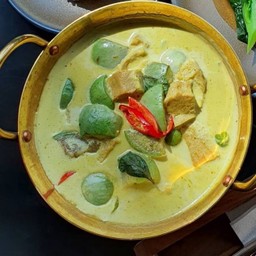 Vegan Green Curry with Soy Chicken