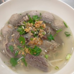 ก๋วยเตี๋ยวน้ำใสลูกชิ้นมาจากศรีย่านเป็ดย่างฮ่องกงอาหารตามสั่ง