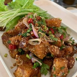 ลาบหมูสามชั้นทอด