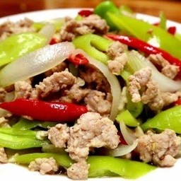 ผัดพริกหยวกหมูชิ้น ราดข้าว