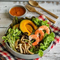 Tom Yum Koong Salad (สลัดต้มยำกุ้ง)