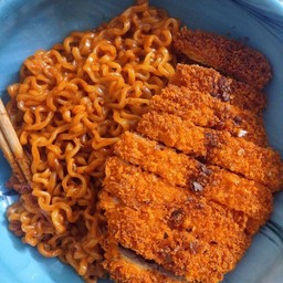 มาม่าเผ็ดเกาหลีไก่กรอบ