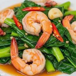 คะน้าผัดกุ้งราดข้าว