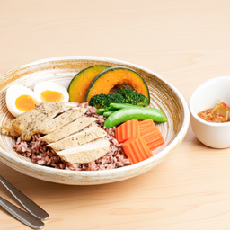 Chicken Breast with Chili Paste Riceberry (ข้าวอกไก่น้ำพริกสามรส)