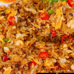 ข้าวผัดน้ำพริกปลานักเลง