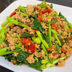 คะน้าหมูสับราดข้าว