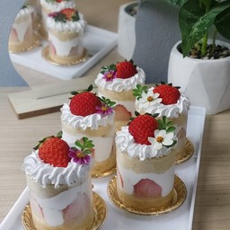 สตอเบอร์รี่ช๊อตเค้ก