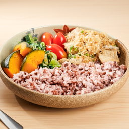 Fried Sesame Chicken Riceberry (ข้าวไรซ์เบอร์รี่ราดไก่ผัดน้ำมันงา)