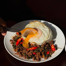 ข้าวกระเพาเนื้อไทยวากิว
