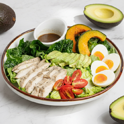 Grilled Chicken Breast Avocado Salad (สลัดอกไก่ย่างอโวคาโด)