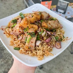 ลาบมาม่าหมูชิ้น