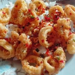 ข้าวปลาหมึกคั่วเกลือ