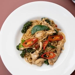 สปาเกตตี้ผัดขี้เมาไก่