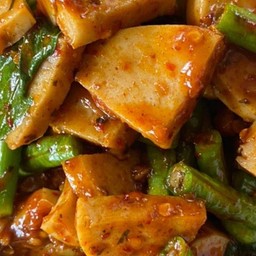 ผัดพริกแกงหมูยอ (กับข้าว)