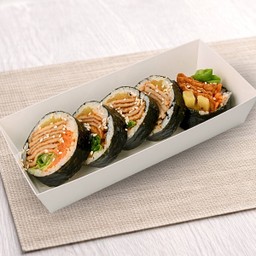 คิมบับโอเด้งผัดซอส (5 ชิ้น)