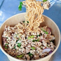 ลาบเส้นมาม่า