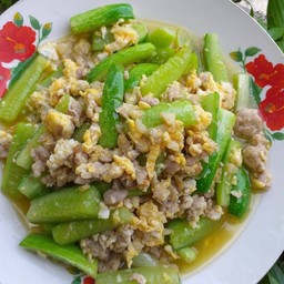 ผัดแตงใส่ไข่ราดข้าว