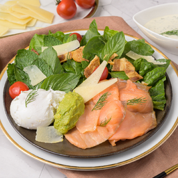 Smoked Salmon Avocado Salad (สลัดแซลมอนอโวคาโด)