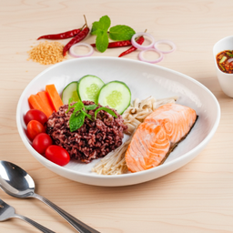 Spicy Salmon Salad (Larb Salmon) Riceberry (ข้าวไรซ์เบอร์รี่ลาบแซลมอนแซ่บ)