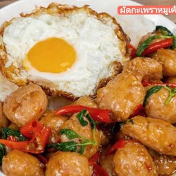 ผัดกะเพราหมูเด้ง ไม่ไข่