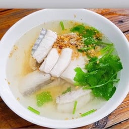 อาหยีโจ๊ก-ข้าวต้มปลาเก๋า ตลาดเพชรไพบูลย์