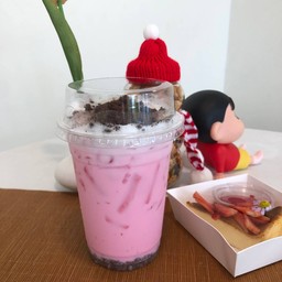 นมชมพูคุกกี้ครีม
