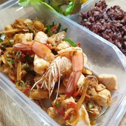 ผัดต้มยำแห้งไก่