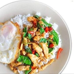 กะเพราหมูชิ้น (กับข้าว)