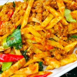 ข้าว+ผัดพริกแกงหน่อไม้