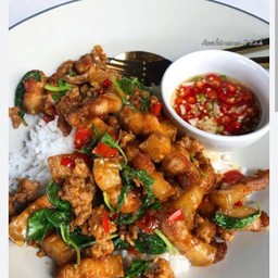 กระเพราหมูสามชั้น