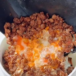 ข้าวกระเทียมหมูสับไข่ขยี้