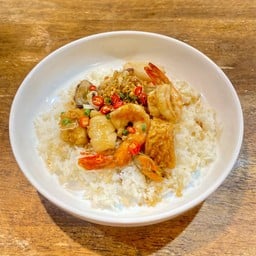 ทะเลผัดพริกเกลือราดข้าว