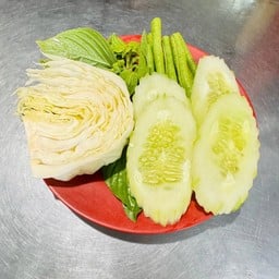 ชุดผักทานกับลาบ