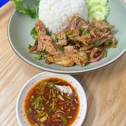 ข้าวน้ำตกหมูย่าง