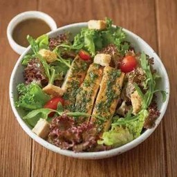 สลัดไก่เพสโตย่างน้ำสลัดบัลซามิค