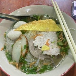 ร้านก๋วยเตี๋ยวหมูโบราณ ซอยหมอย้อย