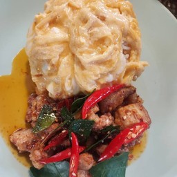 ข้าวไข่ข้น3ชั้นผัดน้ำพริกเผา