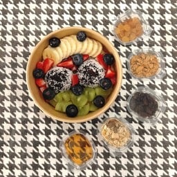 กรีกโยเกิร์ต รสโอรีโอ้ 2 Scoop [M]+ผลไม้ 4 อย่าง+ท็อปปิ้ง 2 อย่าง+น้ำผึ้ง