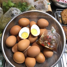 ไข่ไก่ ต้ม 3 ใบ 35 บาท + พริกน้ำปลา