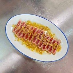 เนื้อทอดซอสน้ำมันกระเทียม (ริบอาย)