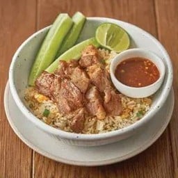 ข้าวผัดสเต็กหมูน้ำจิ้มแจ่ว
