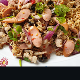 พีพี ส้มตำยำแซ่บ&ลูกชิ้นทอด - ศรีราชา