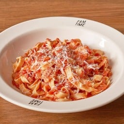 ลิงกวินี่ไส้กรอกอิตาเลียนซอสมะเขือเทศ